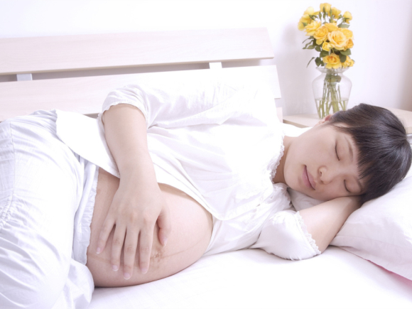 65岁的老奶奶为了留住28岁的丈夫，不顾反对想做供卵生子代生试管，这是什么状况？